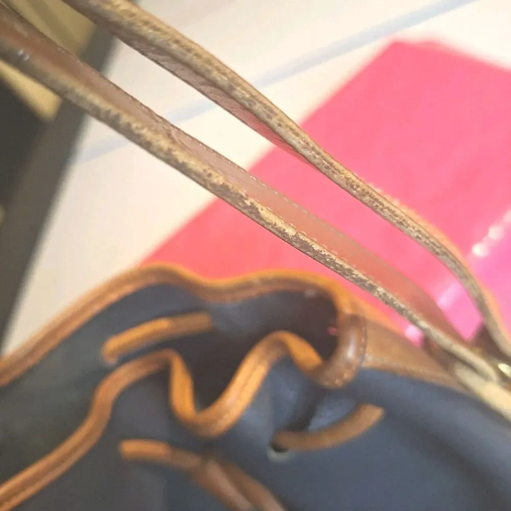 Vintage Dooney & Bourke Pebbled All Weather Leather Drawstring  Shoulder Bag - Picture 12 of 16